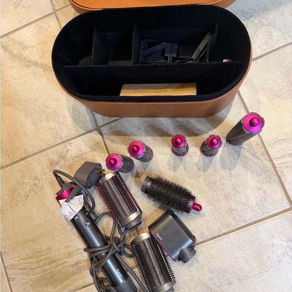 Dyson Airwrap Complete – Original Model (Works but turns off intermittently)